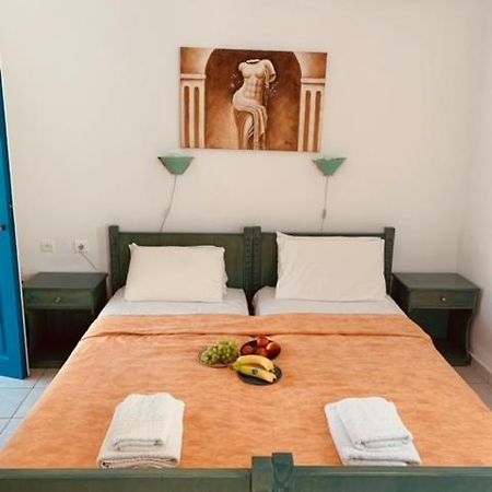 Manousos Rooms Adámas Eksteriør bilde