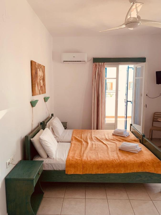 Manousos Rooms Adámas Eksteriør bilde