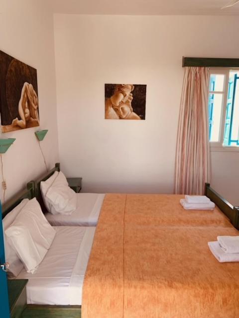 Manousos Rooms Adámas Eksteriør bilde