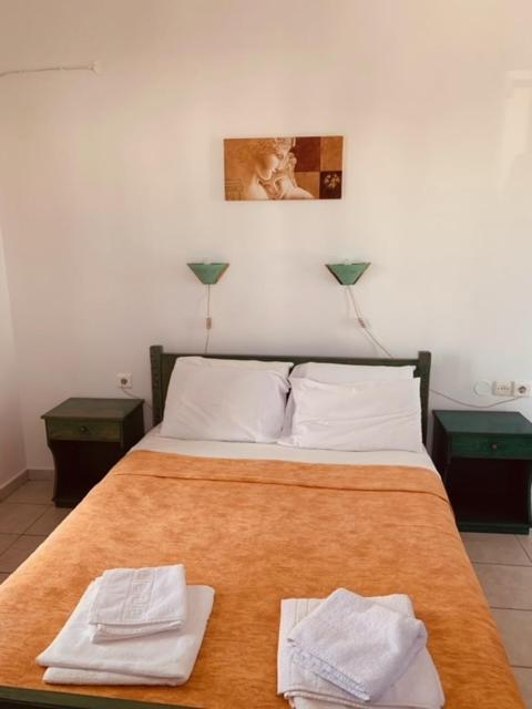 Manousos Rooms Adámas Eksteriør bilde