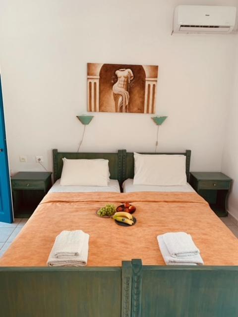 Manousos Rooms Adámas Eksteriør bilde