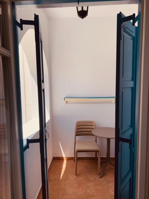 Manousos Rooms Adámas Eksteriør bilde