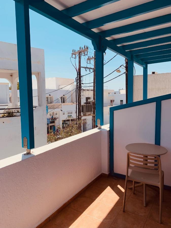 Manousos Rooms Adámas Eksteriør bilde