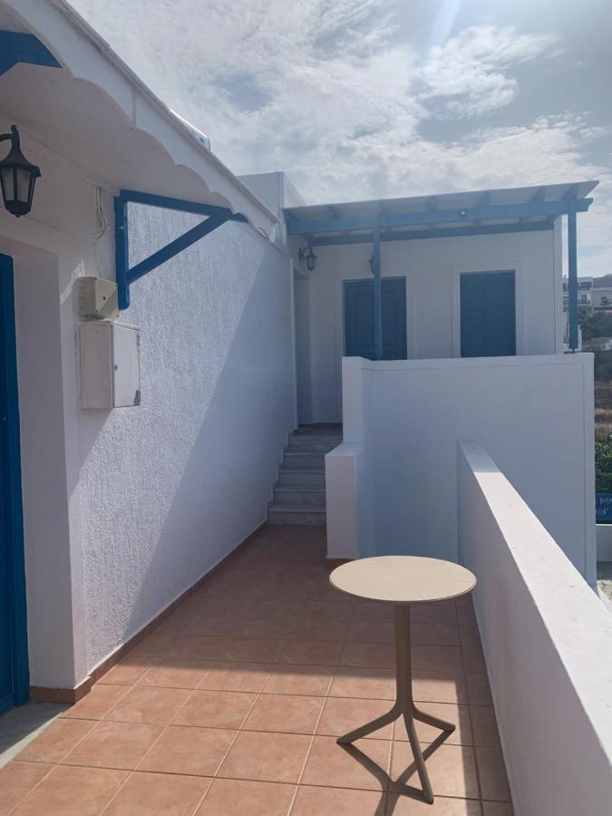Manousos Rooms Adámas Eksteriør bilde