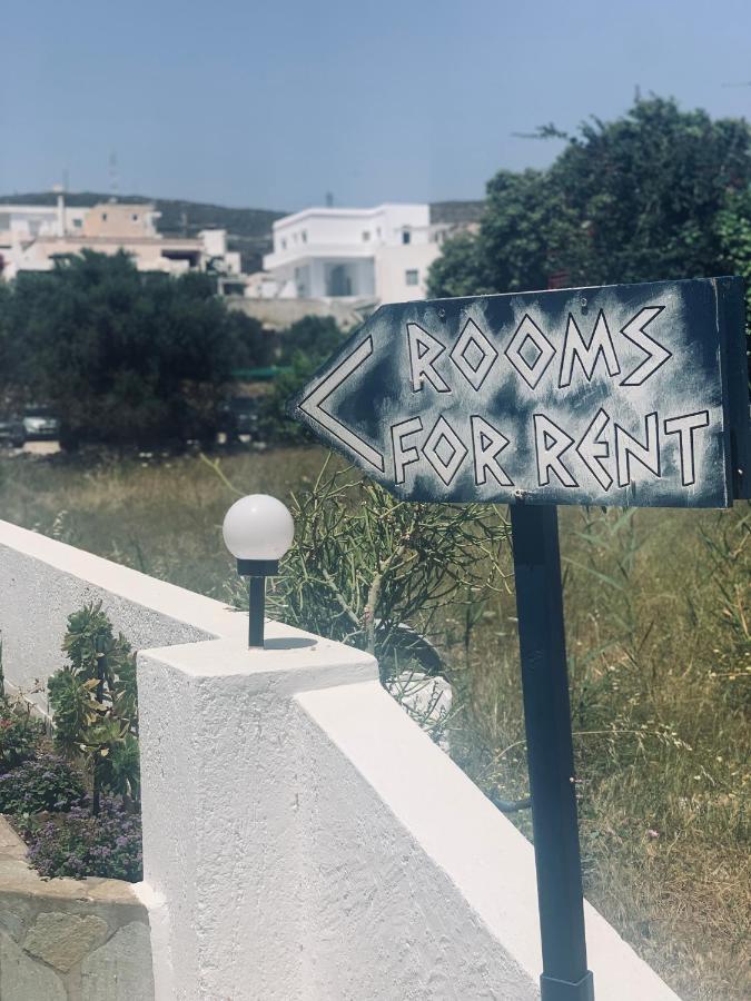 Manousos Rooms Adámas Eksteriør bilde