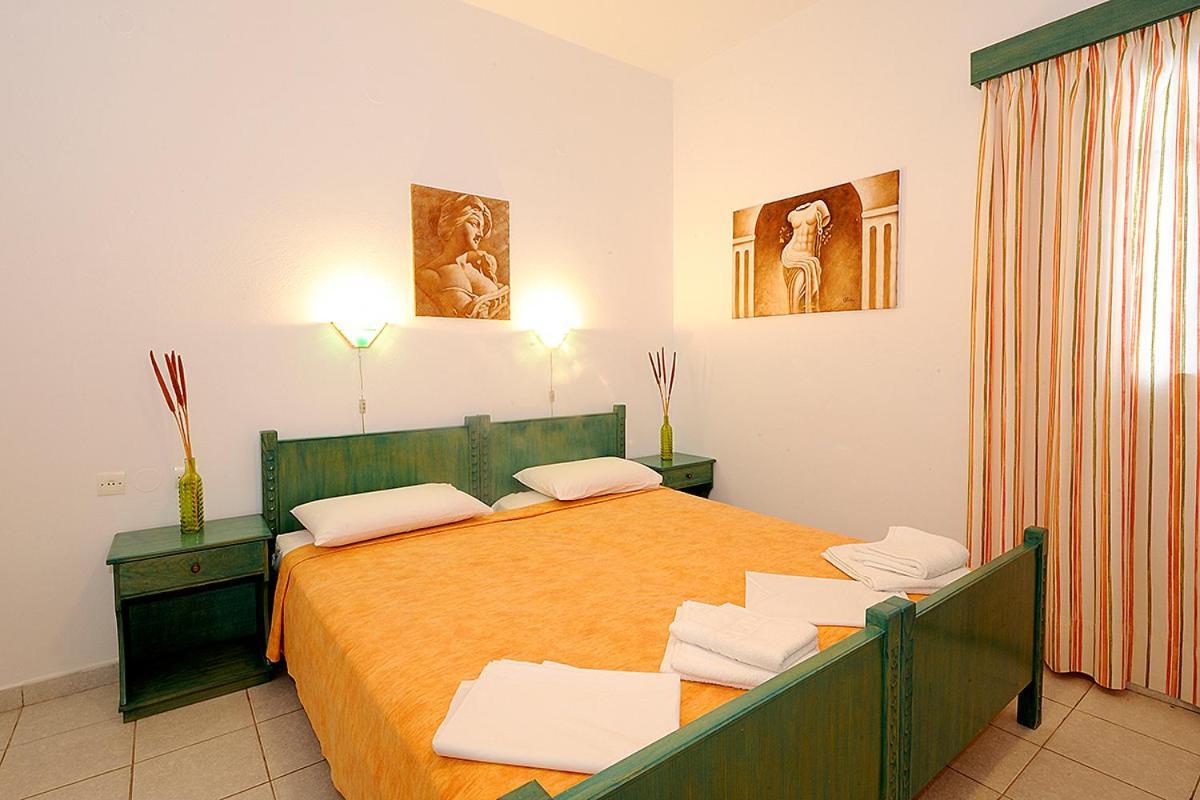 Manousos Rooms Adámas Eksteriør bilde