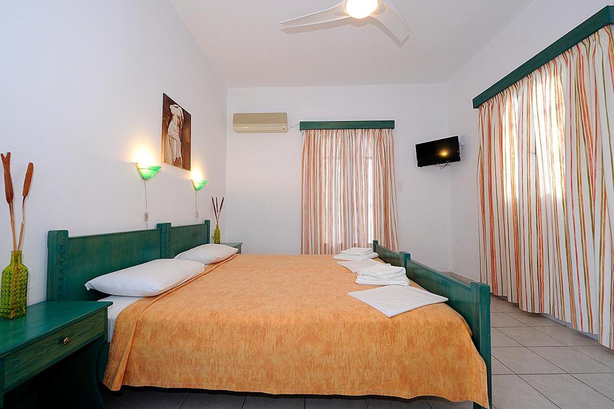 Manousos Rooms Adámas Eksteriør bilde