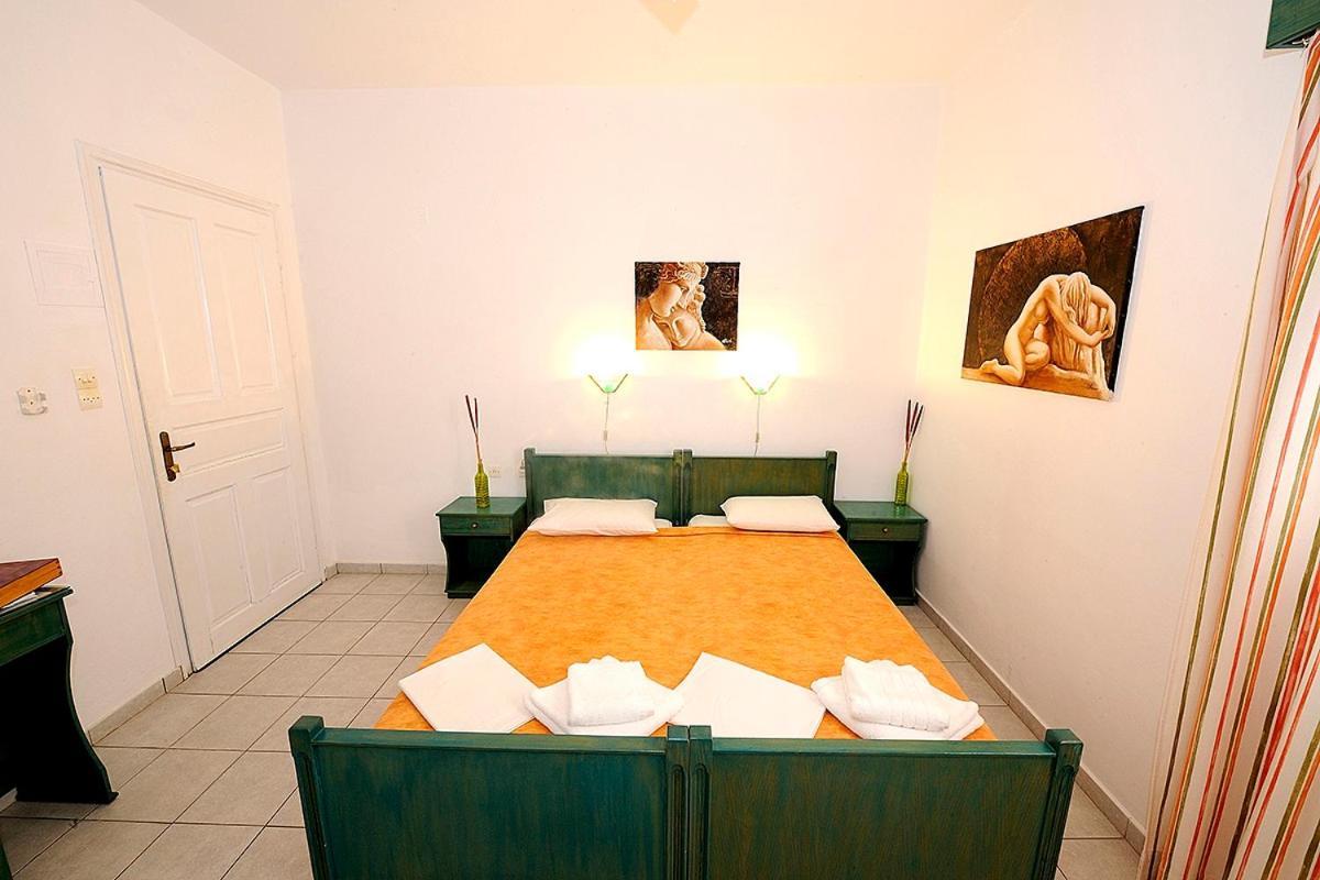 Manousos Rooms Adámas Eksteriør bilde