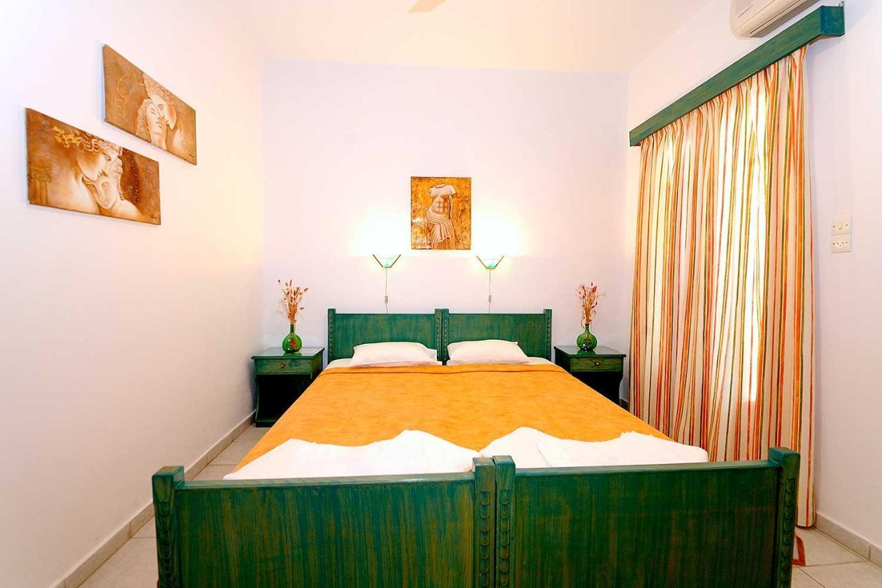 Manousos Rooms Adámas Eksteriør bilde