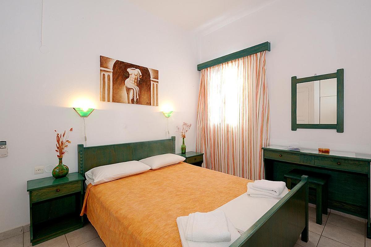 Manousos Rooms Adámas Eksteriør bilde