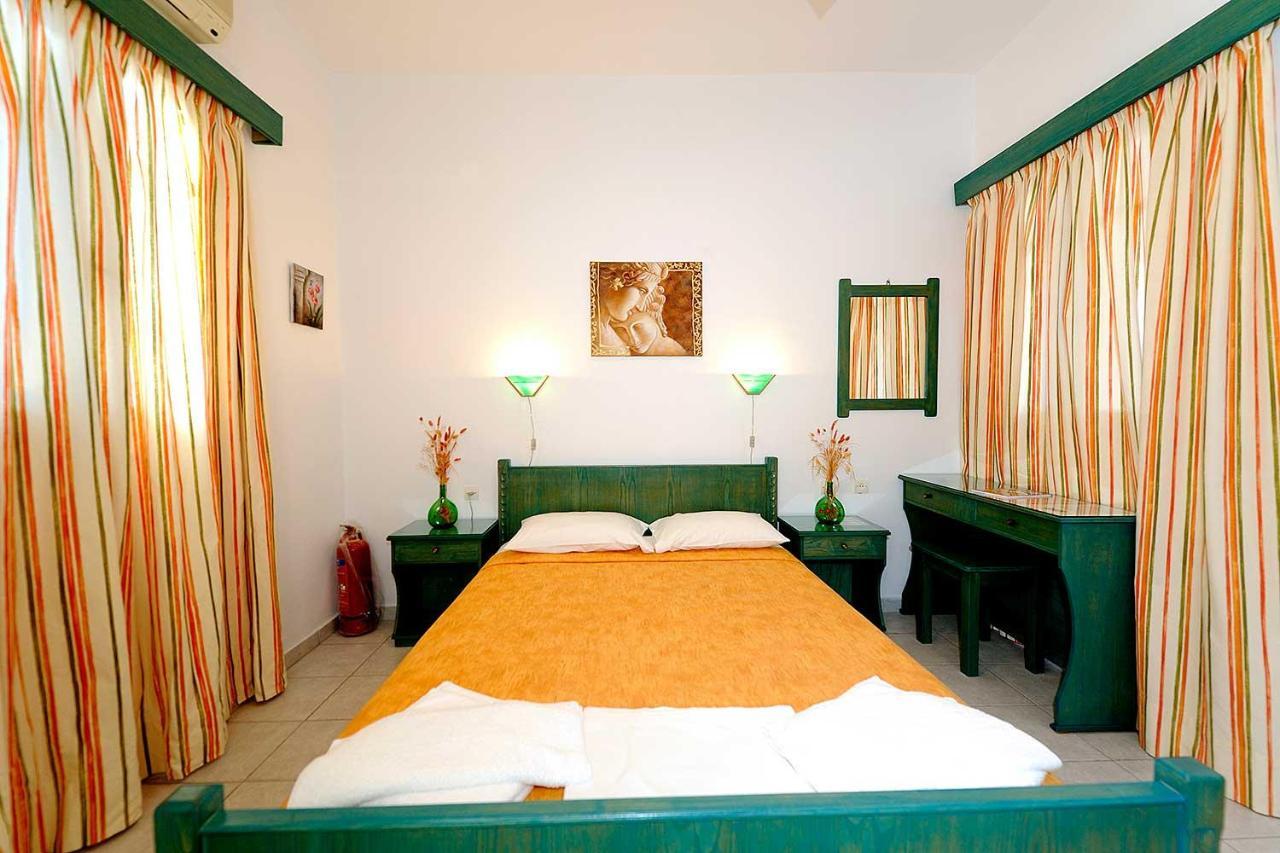 Manousos Rooms Adámas Eksteriør bilde