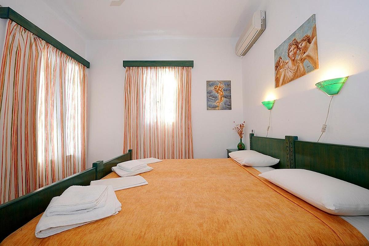 Manousos Rooms Adámas Eksteriør bilde